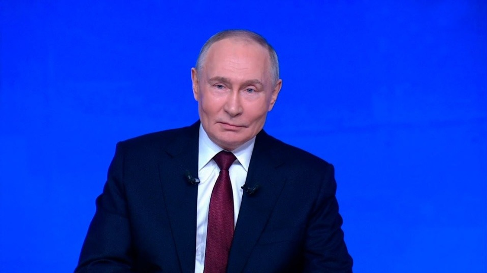 Путин поручил сформировать национальный план внедрения ИИ