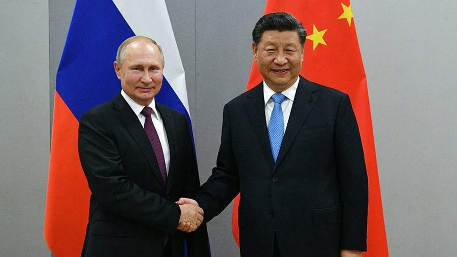 Путин поздравил Си Цзиньпина с переизбранием на должность председателя КНР