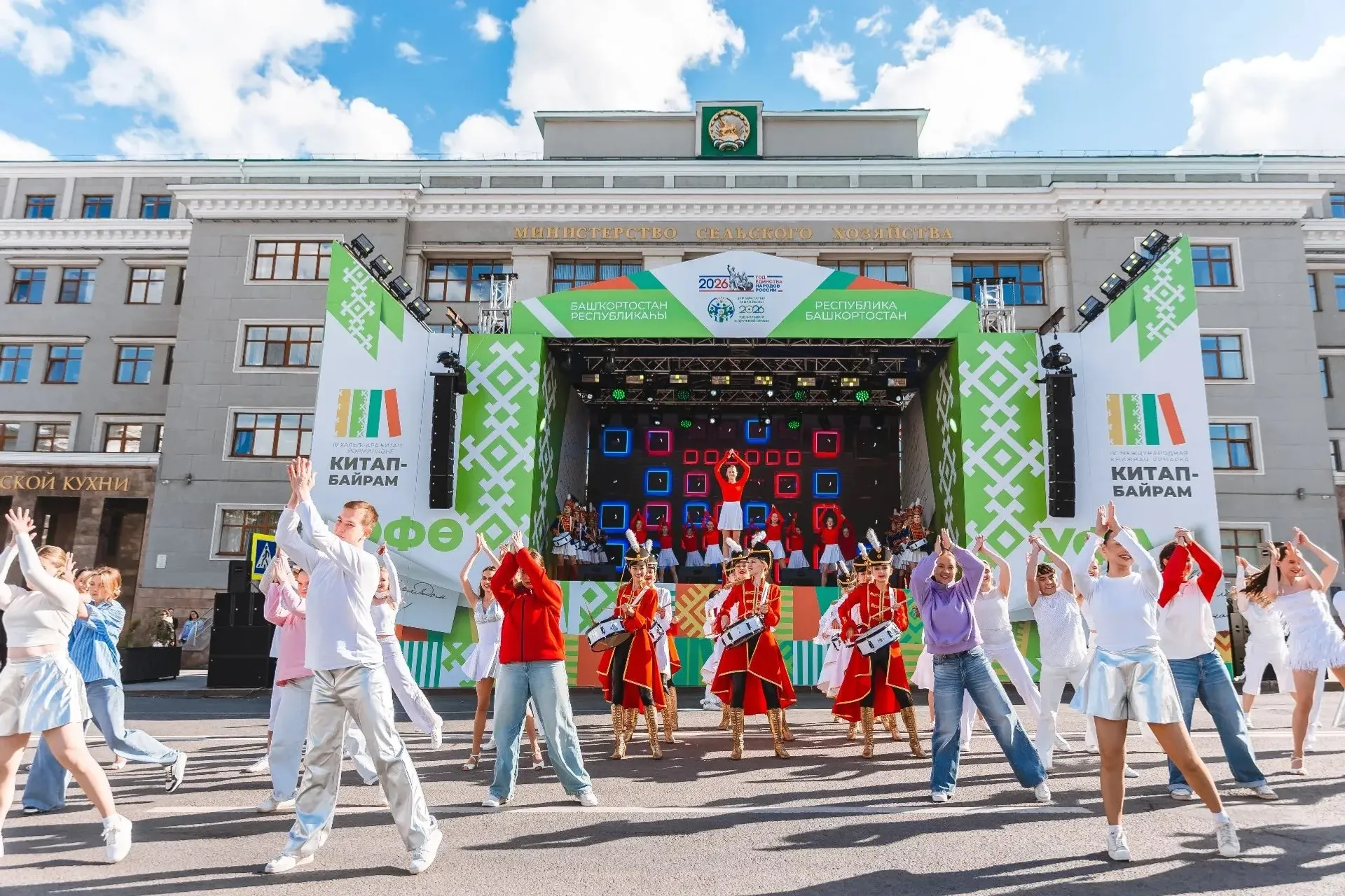 На Советской площади прошёл яркий гала‑концерт студенческого творчества