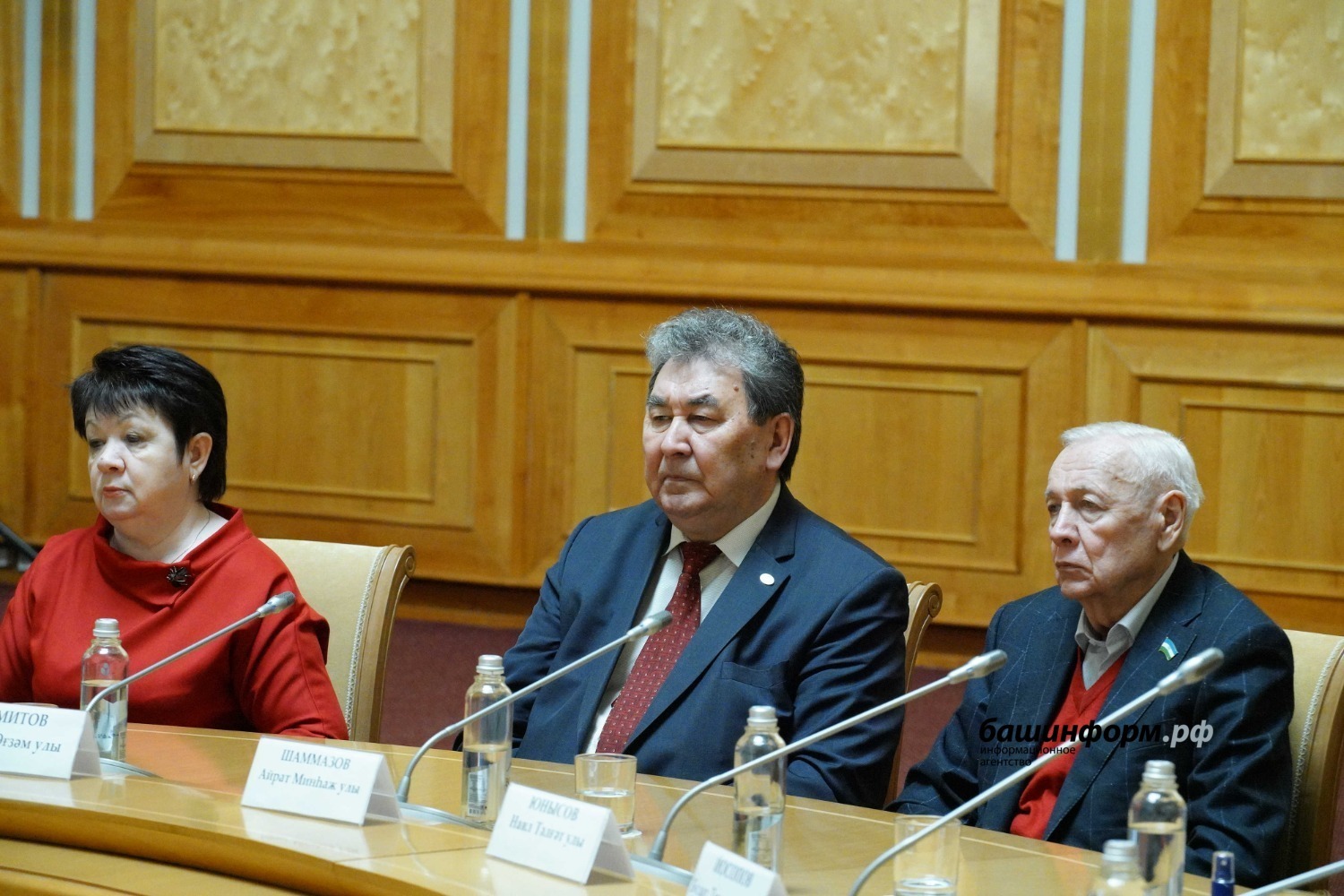 В Уфе Радий Хабиров встретился с представителями Всемирного курултая башкир