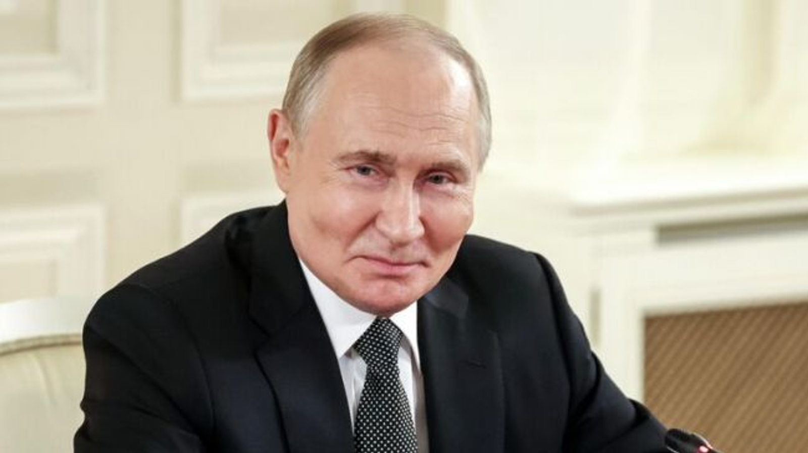 Путин поздравил космонавтов с Днем космонавтики и 65-летием полета Гагарина