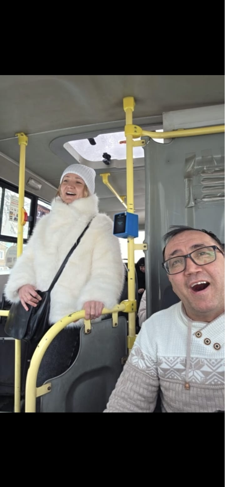 СИХРИ МОҢЛО РӨСТӘМ МЕНӘН КӘЙЕФТӘР КҮТӘРЕЛӘ