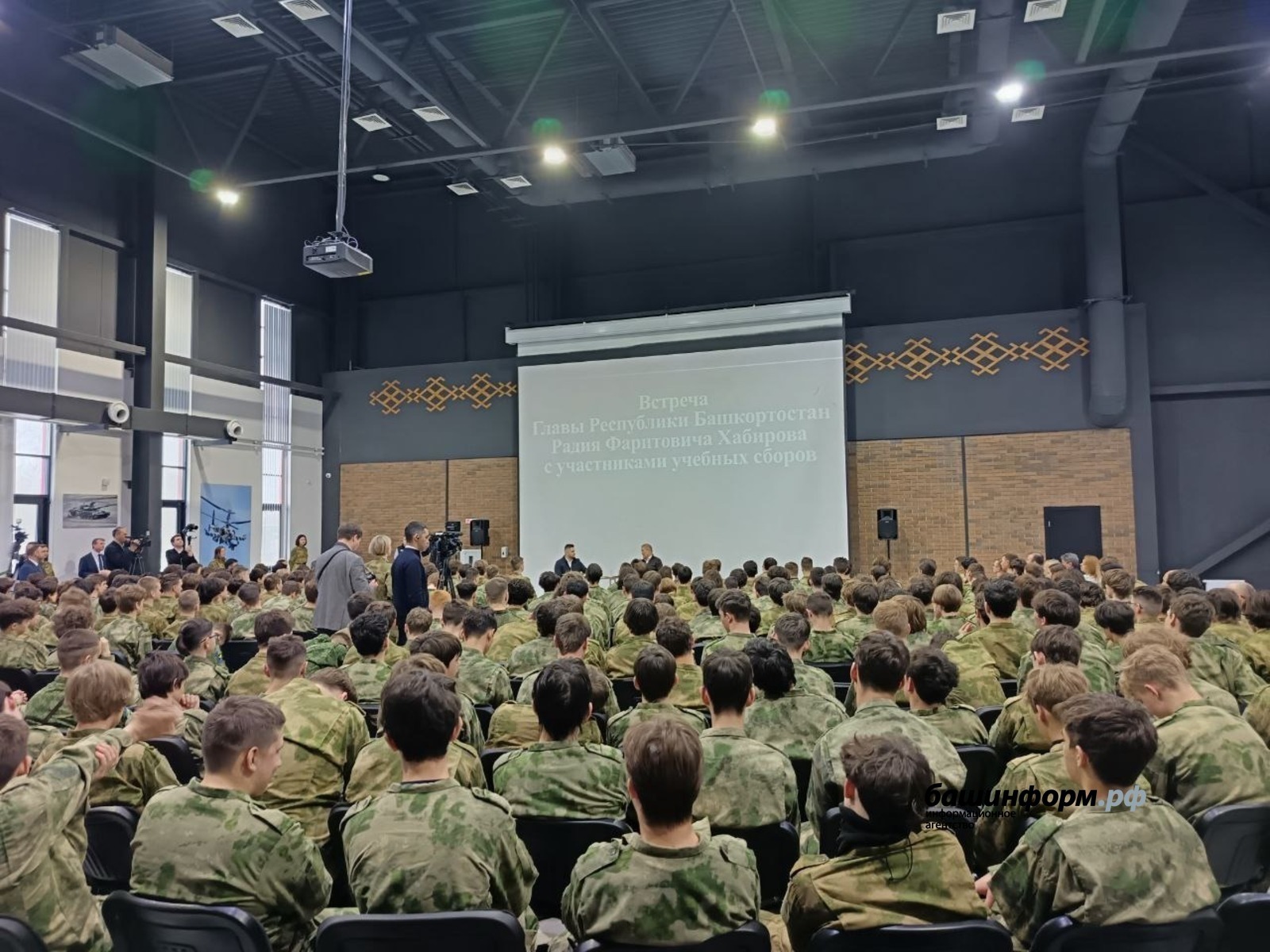 ИЛҺӨЙӘРЛЕК ТӘРБИӘҺЕ АЛҒА СЫҒА