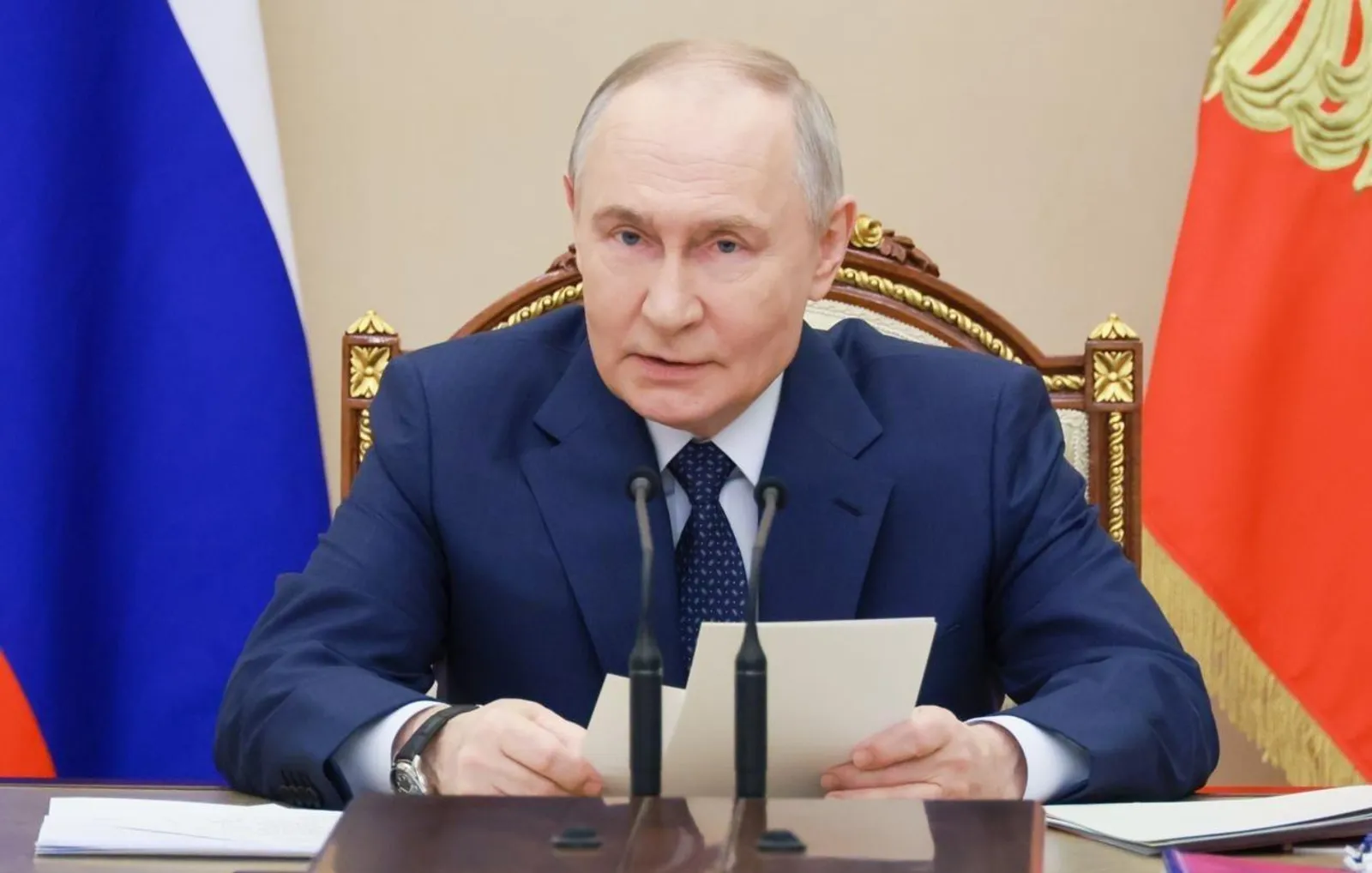 Путин присвоил пятерым россиянам звания Героев Труда