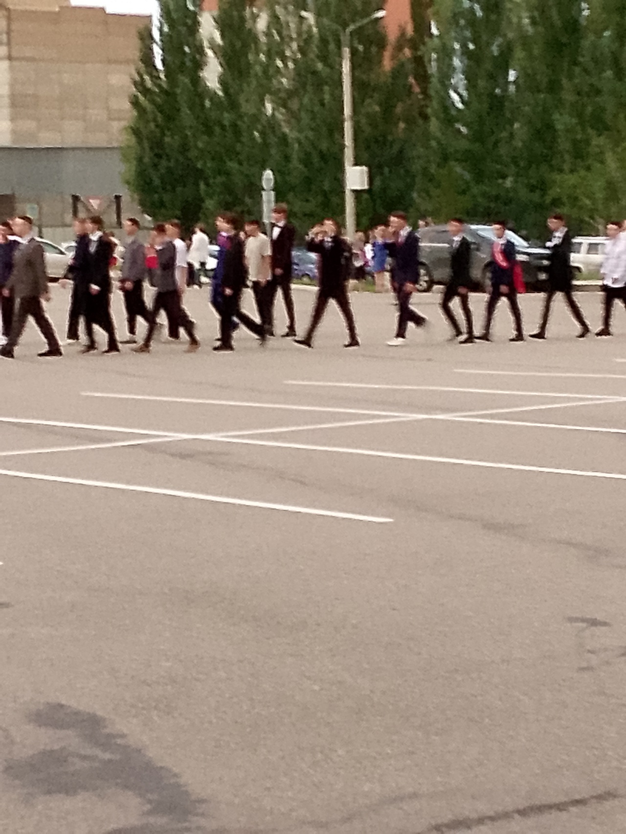 АЛДА ҘУР ТОРМОШ КӨТӘ