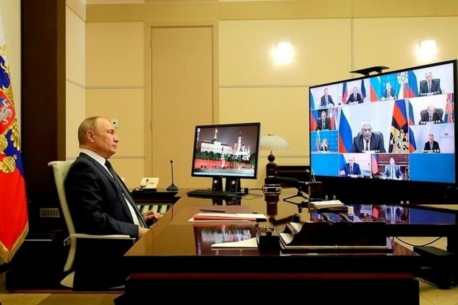 Путин обсудил с СБ эффективность обеспечения информационной безопасности РФ