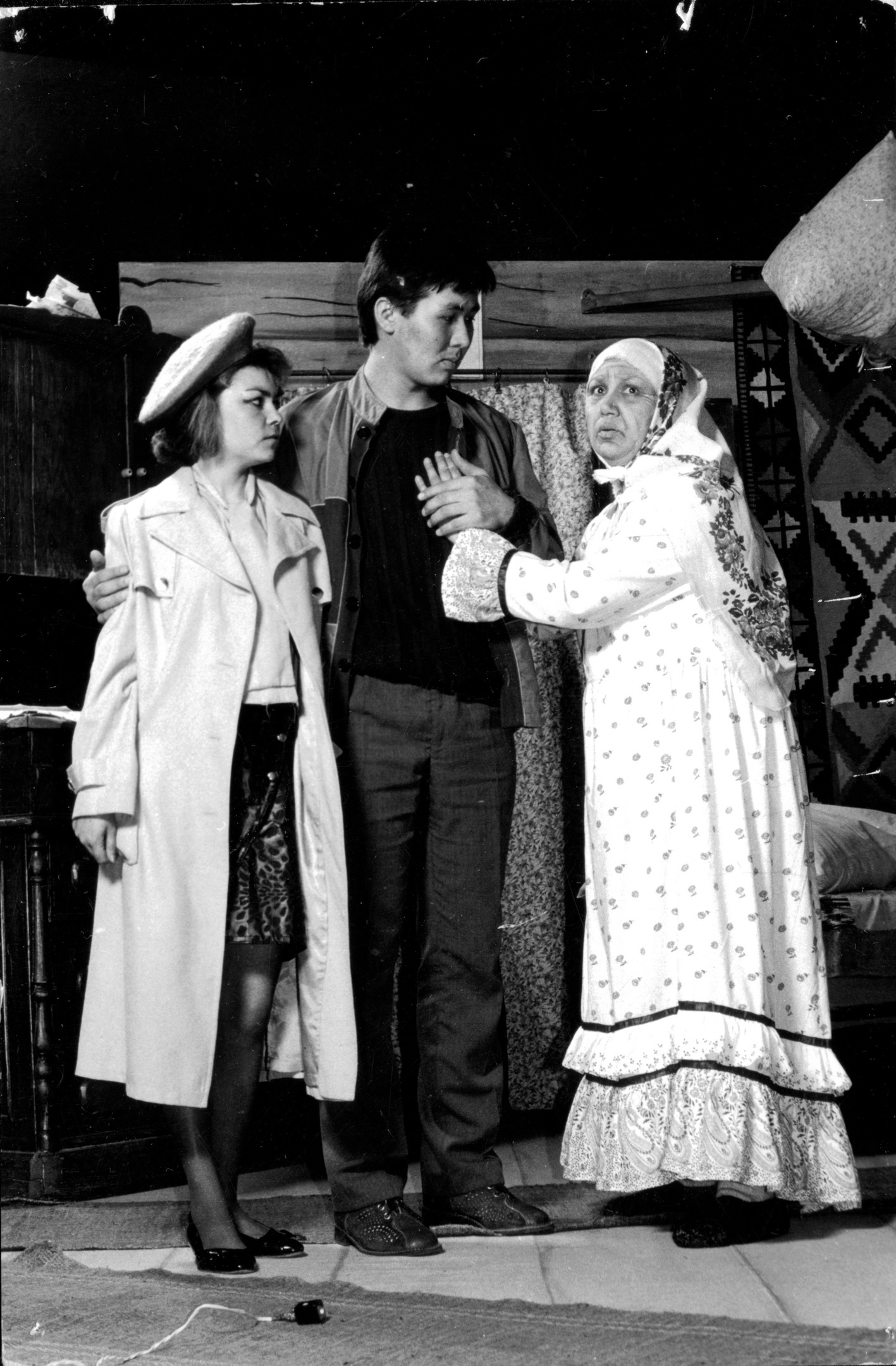 ТЕАТРҒА ТОҒРОЛОҠ