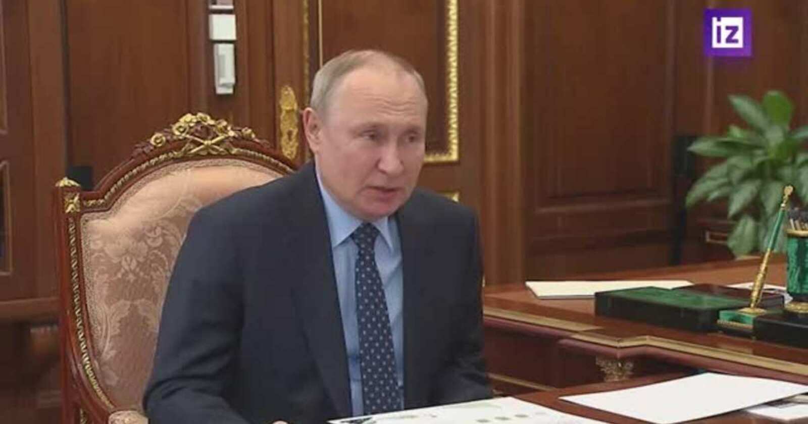Путин: власти РФ обсуждают возможные дополнительные меры поддержки семей и рождаемости