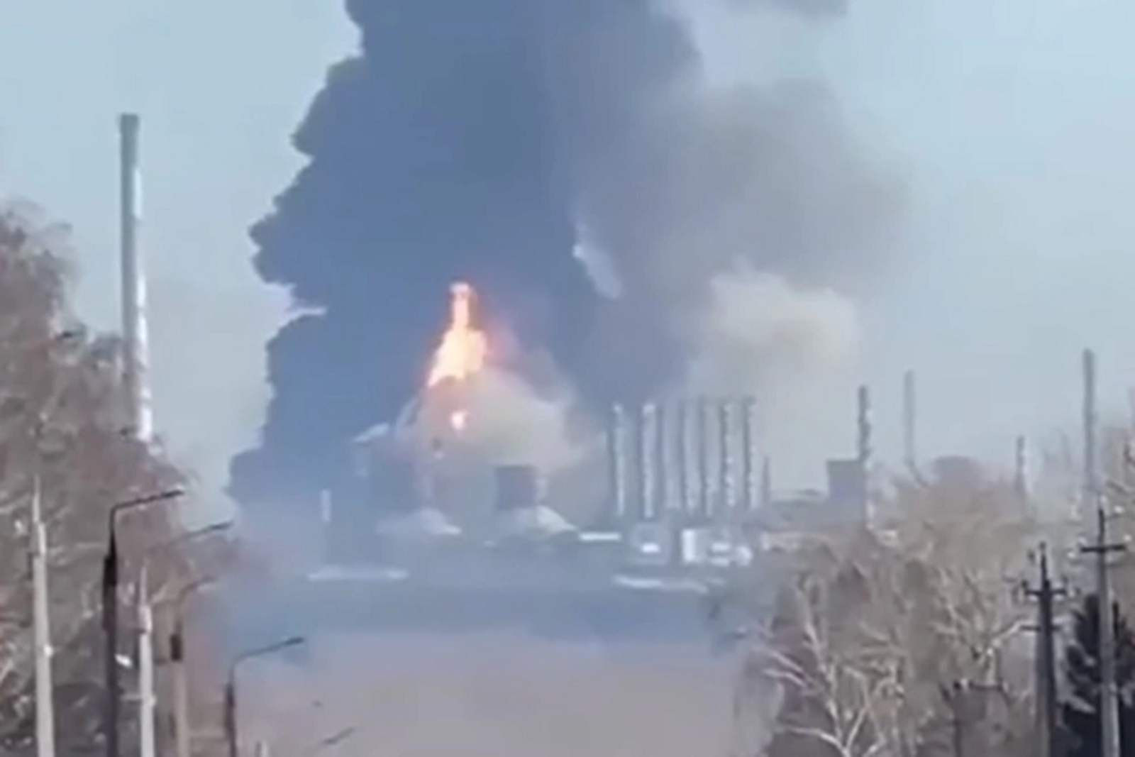 При сильном взрыве на "Нижнекамскнефтехиме" пострадали десятки человек