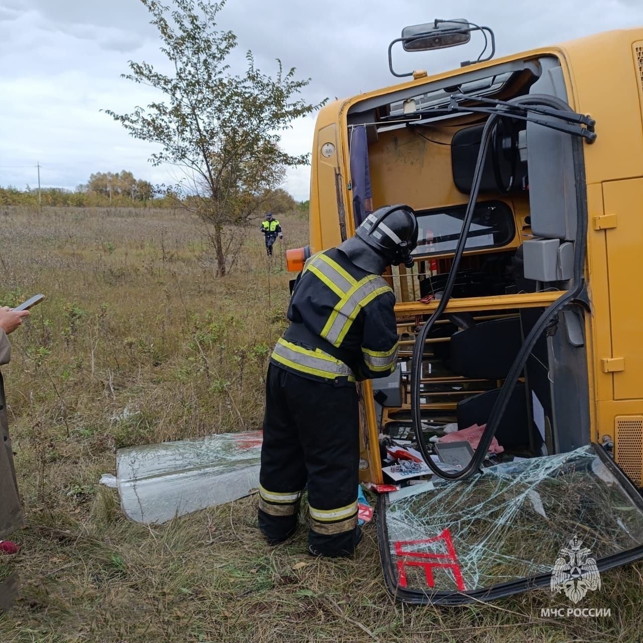 Башҡортостанда балалар менән мәктәп автобусы түңкәрелгән