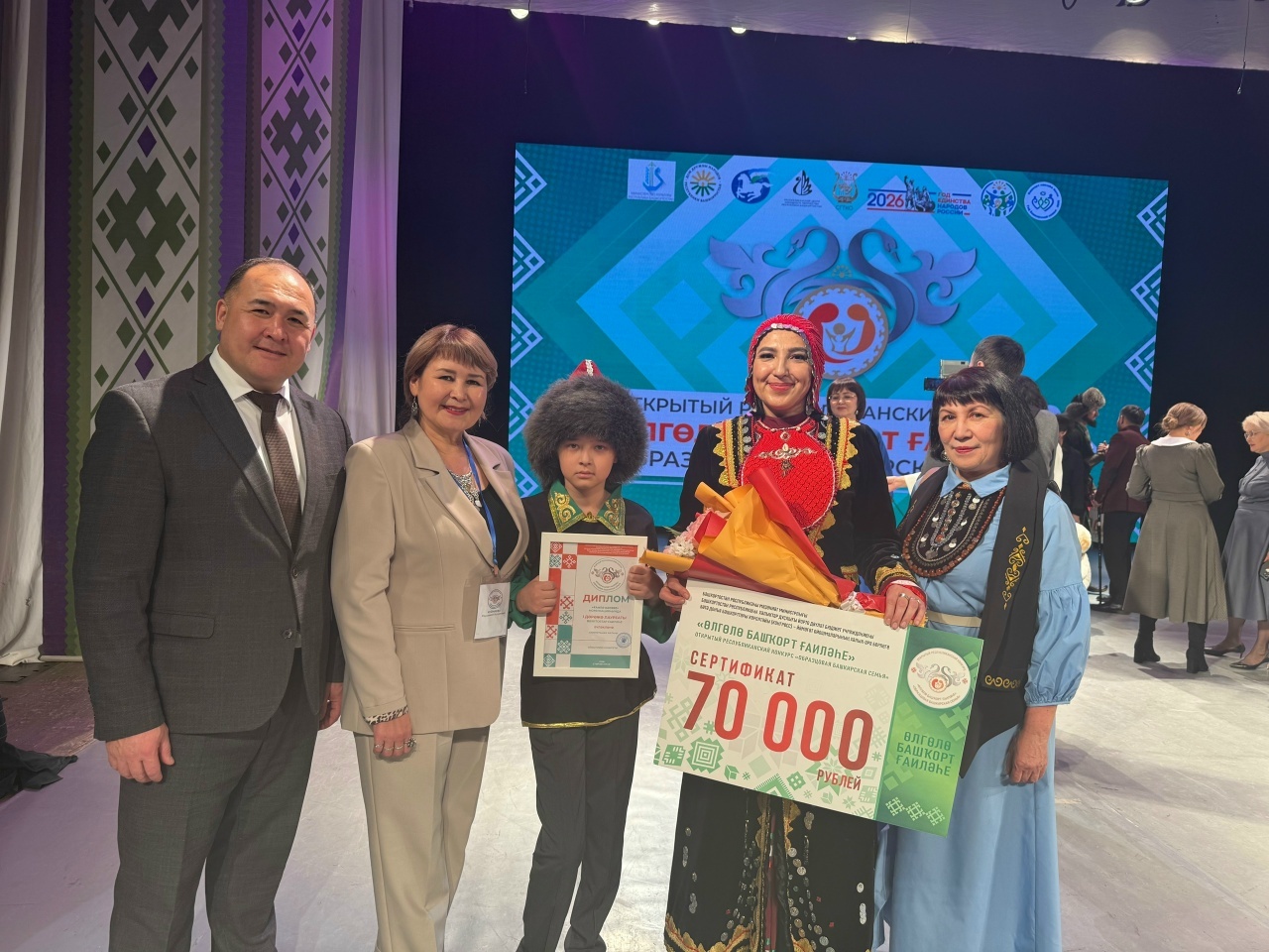 СОЛОҠСОЛАР НӘҪЕЛЕН ДАУАМ ИТЕП...