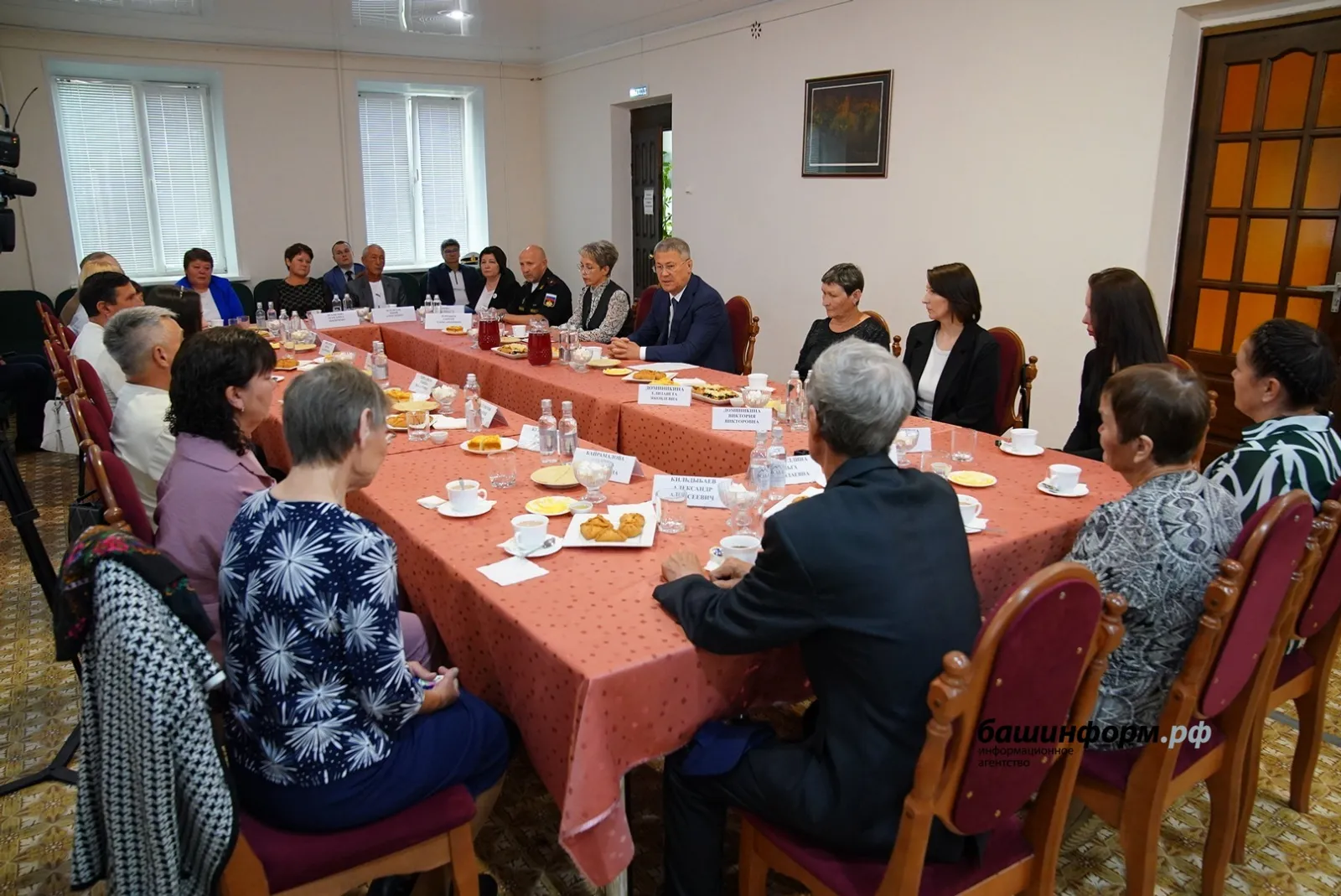 Башҡортостан Башлығы  МХО-ла һәләҡ булыусыларҙың  ғаиләләре менән осрашты