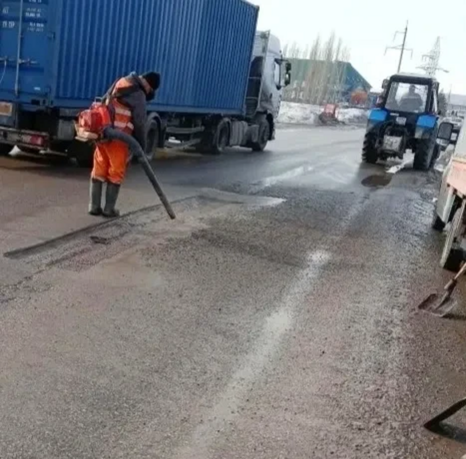 Стәрлетамаҡта юлдарҙағы соҡорҙарҙы ремонтлау ҡыҙыу бара