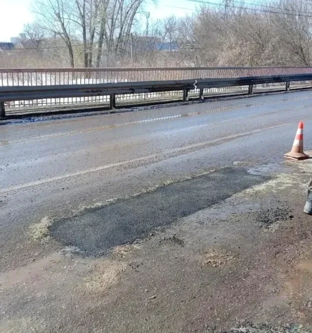 Стәрлетамаҡта юлдарҙағы соҡорҙарҙы ремонтлау ҡыҙыу бара