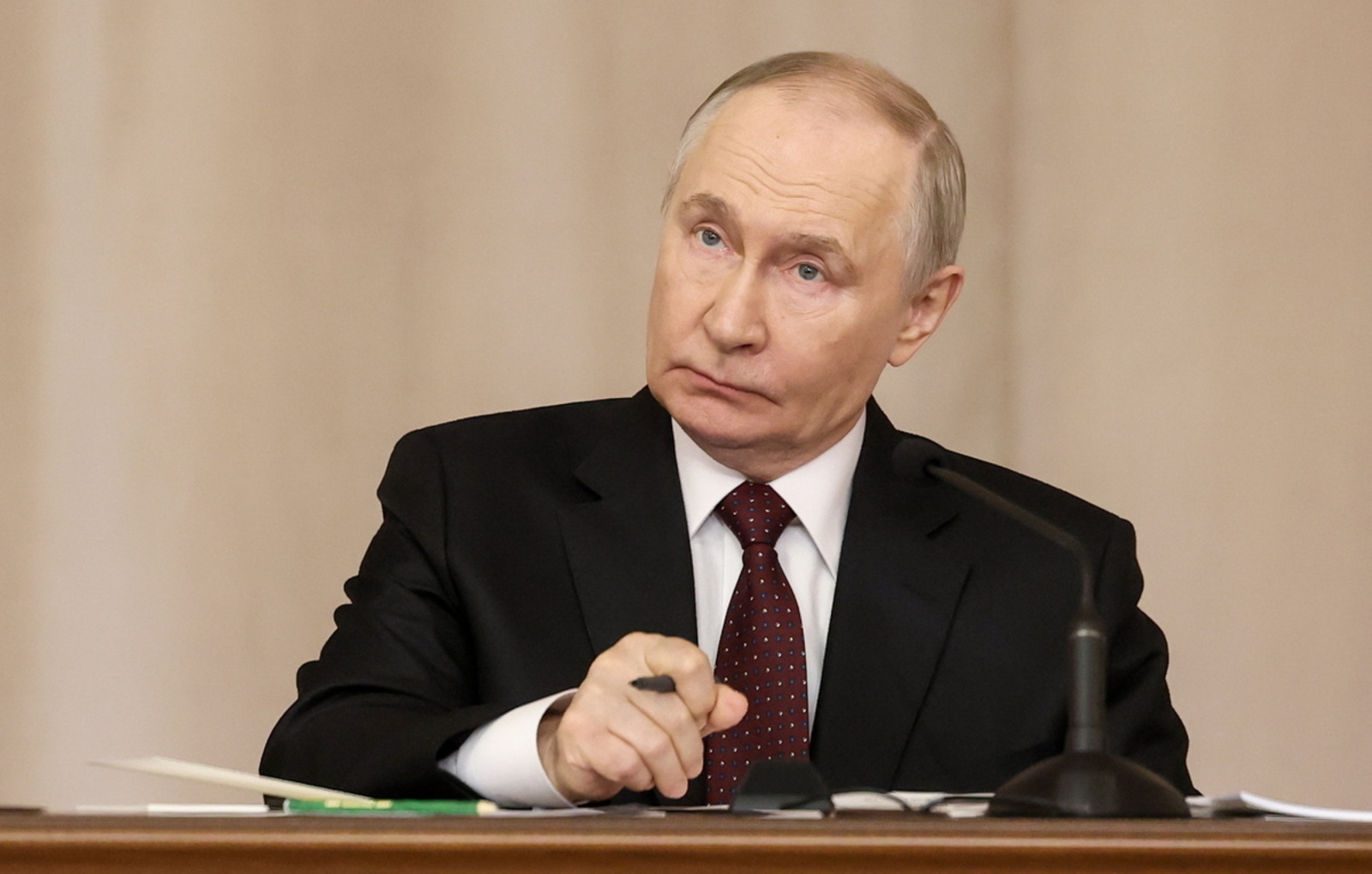 Путин поручил ВС контролировать сроки рассмотрения дел арестованных обвиняемых