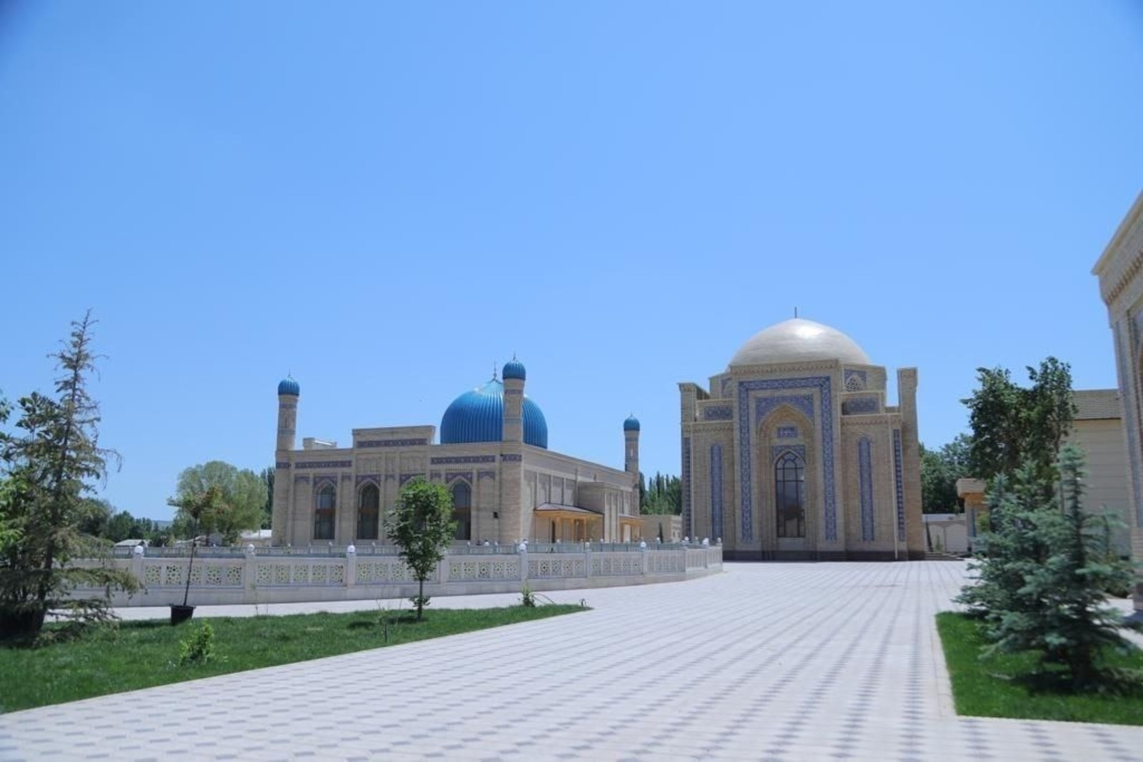 Радий Хәбиров Үзбәкстандың күркәм урындарына һоҡланыу белдерҙе