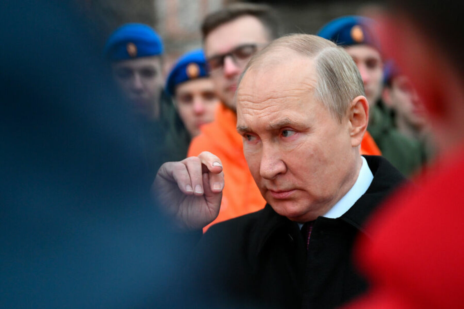 Путин поручил заняться формированием молодежного экодвижения