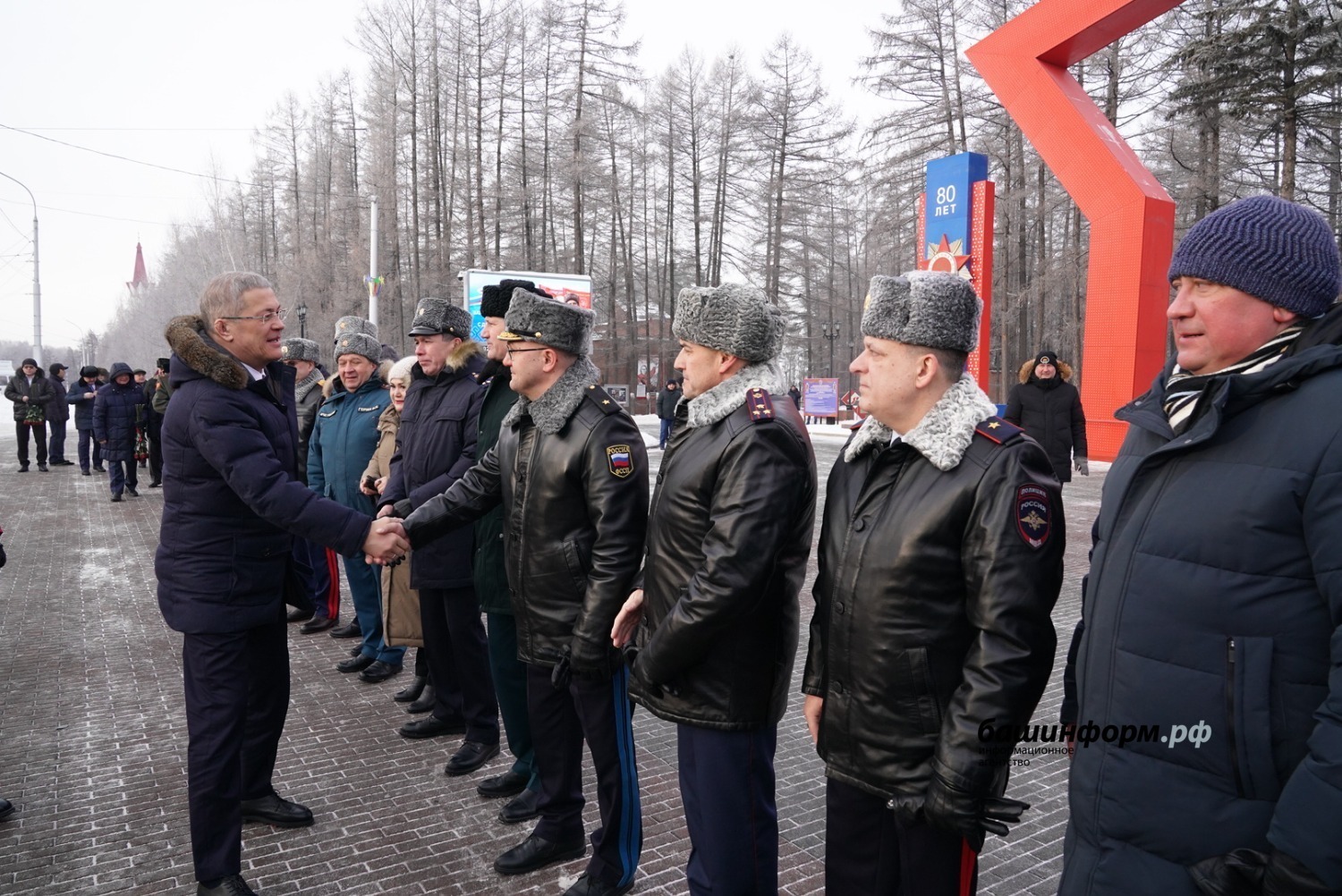 Радий Хабиров возложил цветы к памятнику Минигали Шаймуратова в Уфе