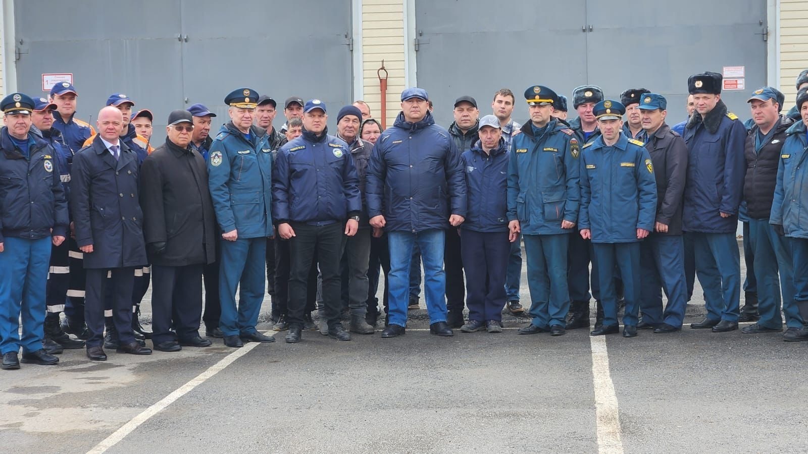 Башкортостан направляет в Оренбуржье отряд спасателей и технику