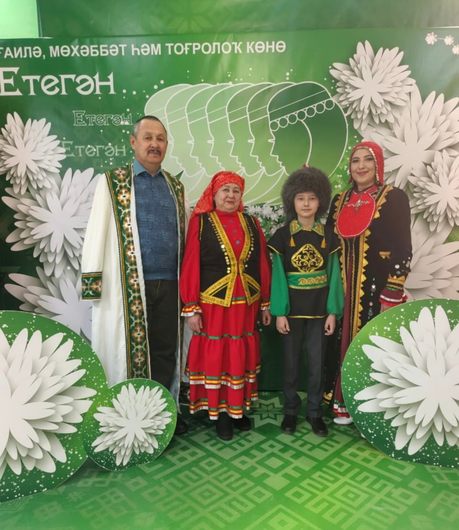 СОЛОҠСОЛАР НӘҪЕЛЕН ДАУАМ ИТЕП...