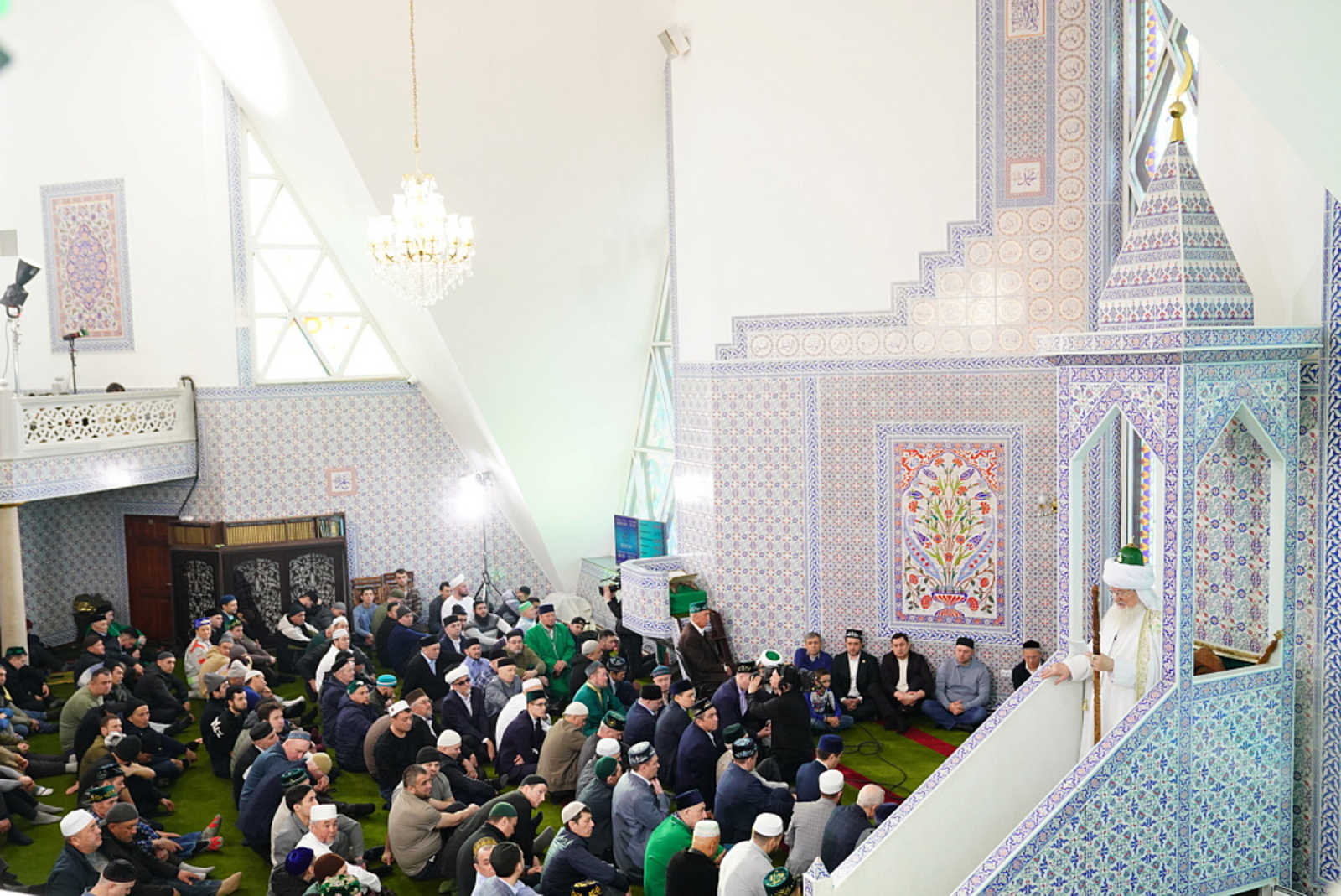 Радий Хабиров принял участие в коллективном намазе в честь праздника