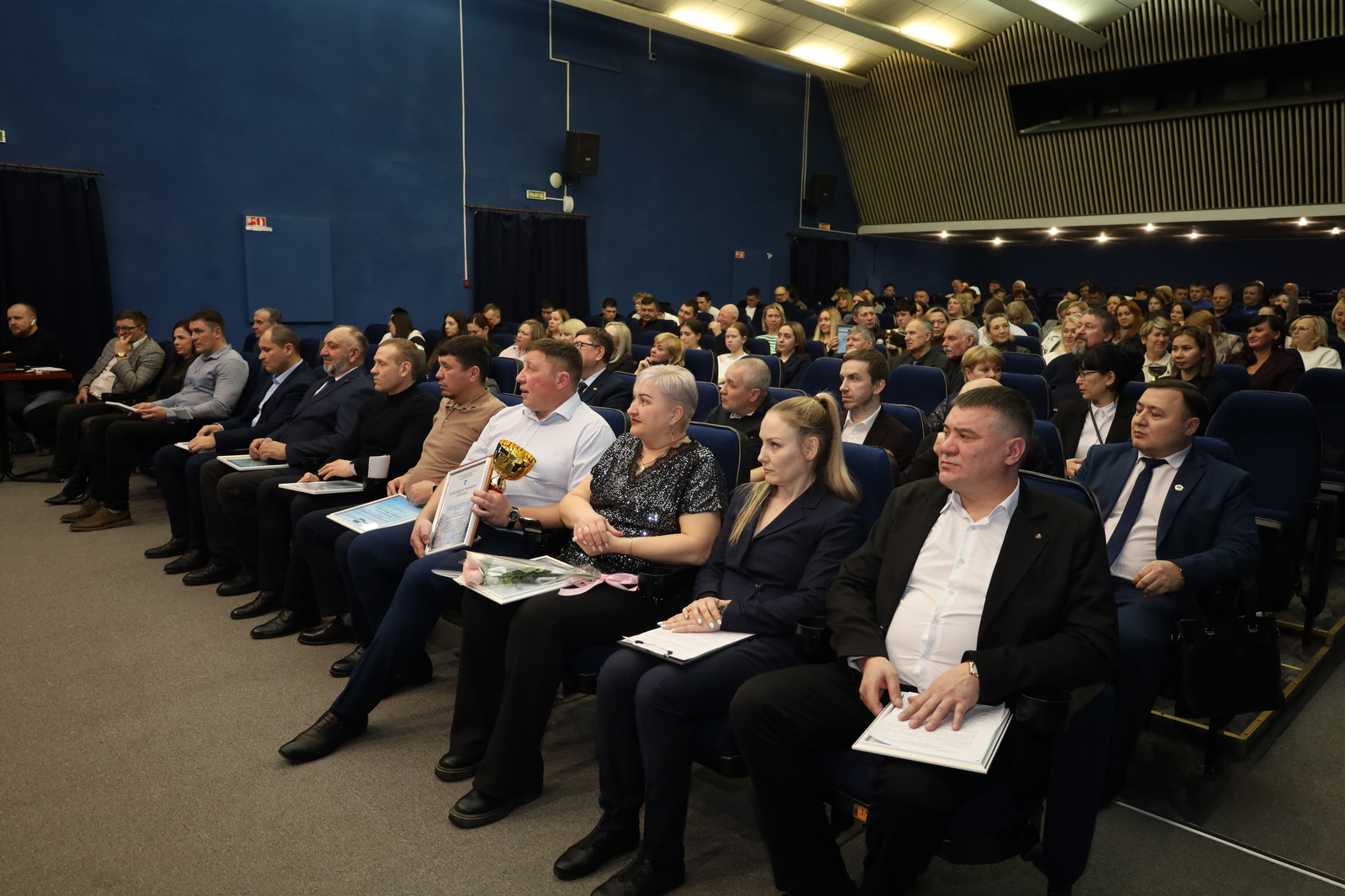 ҮТКӘНДӘРҘЕ БАРЛАП, КИЛӘСӘКТЕ КҮҘАЛЛАП...Стәрлетамаҡ спортсылары ҡорға йыйылды