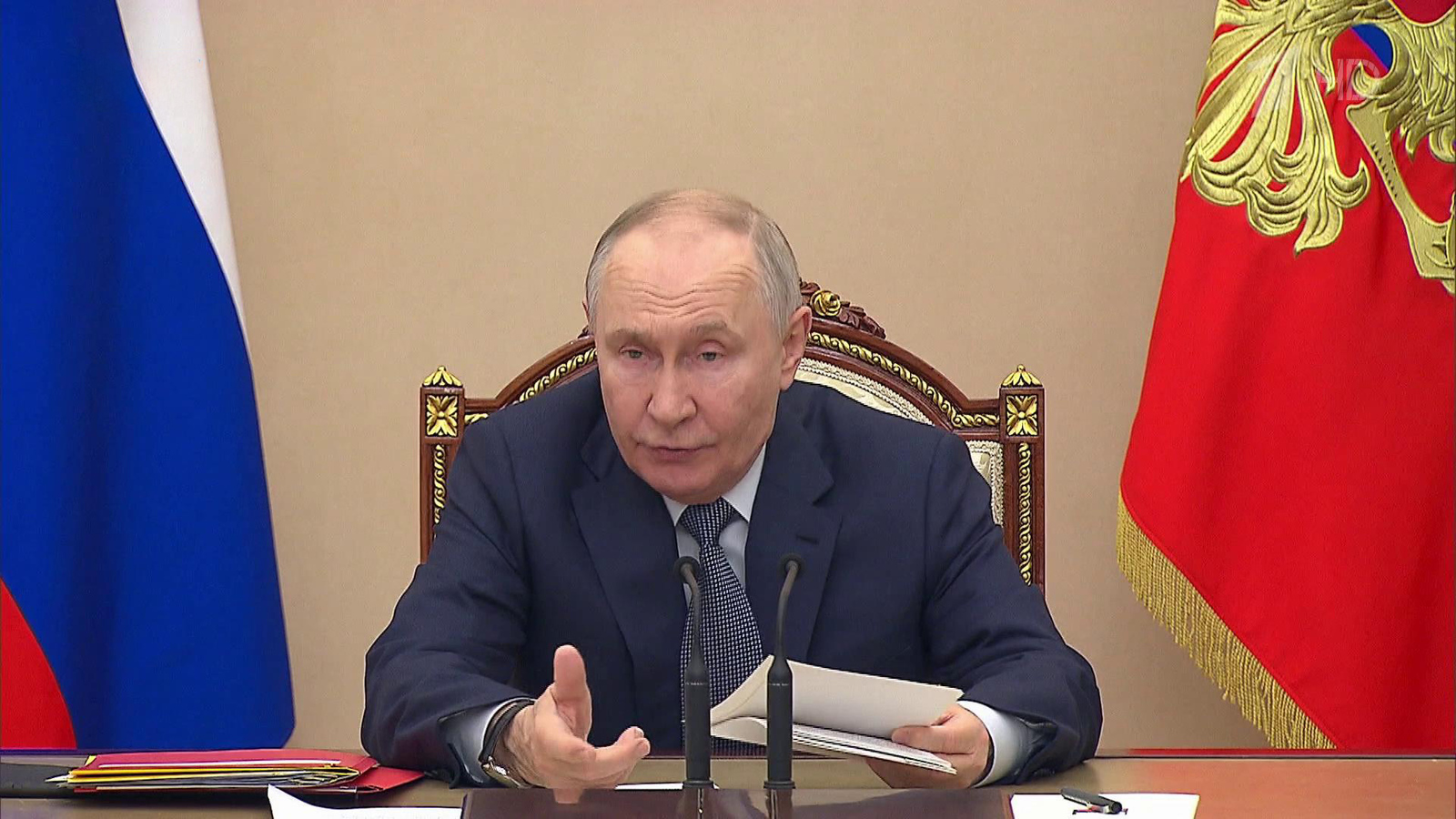 Путин назвал хорошими сырьевые базы России для химической отрасли