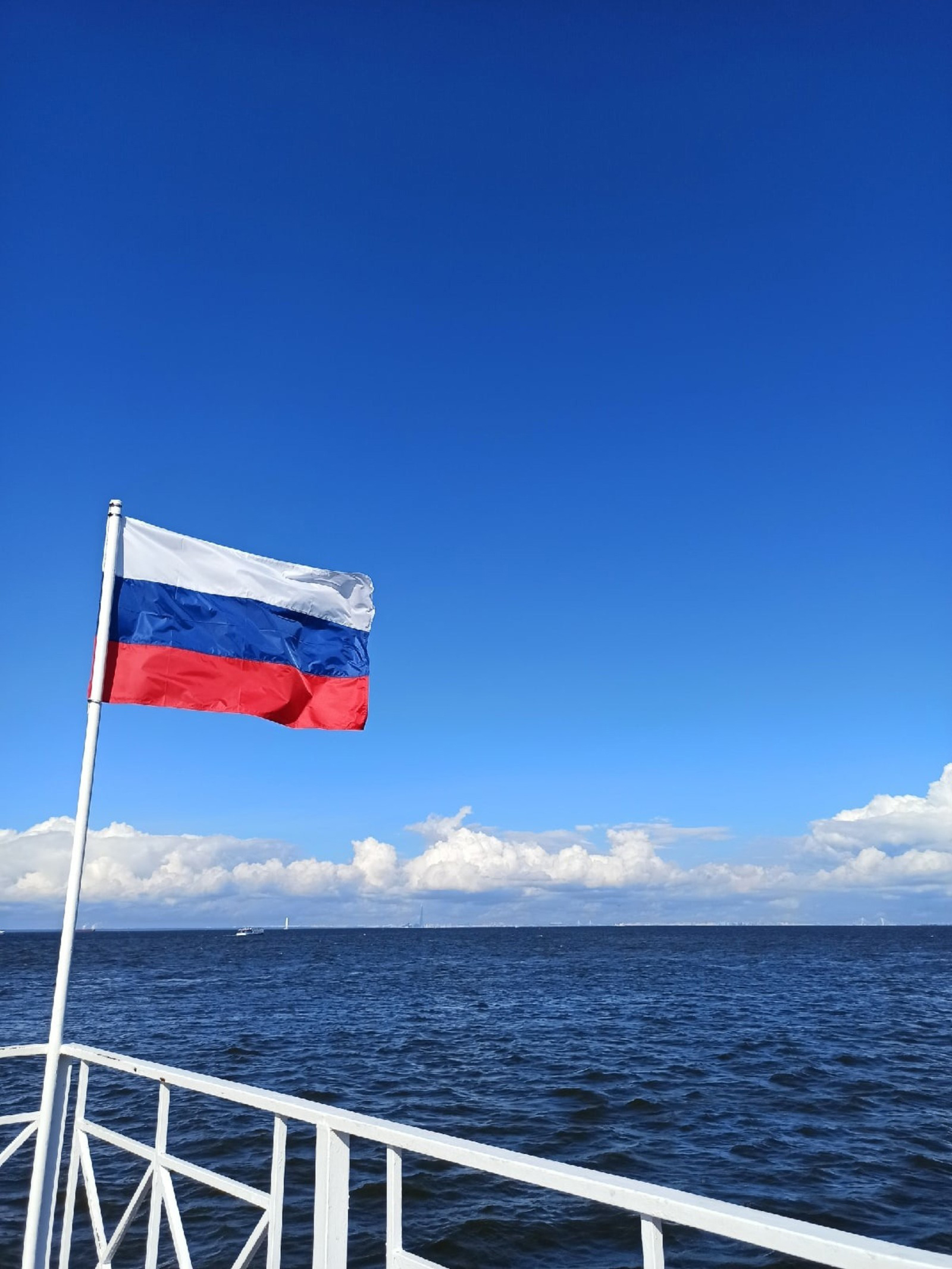 Телебашня Уфы включит праздничную иллюминацию