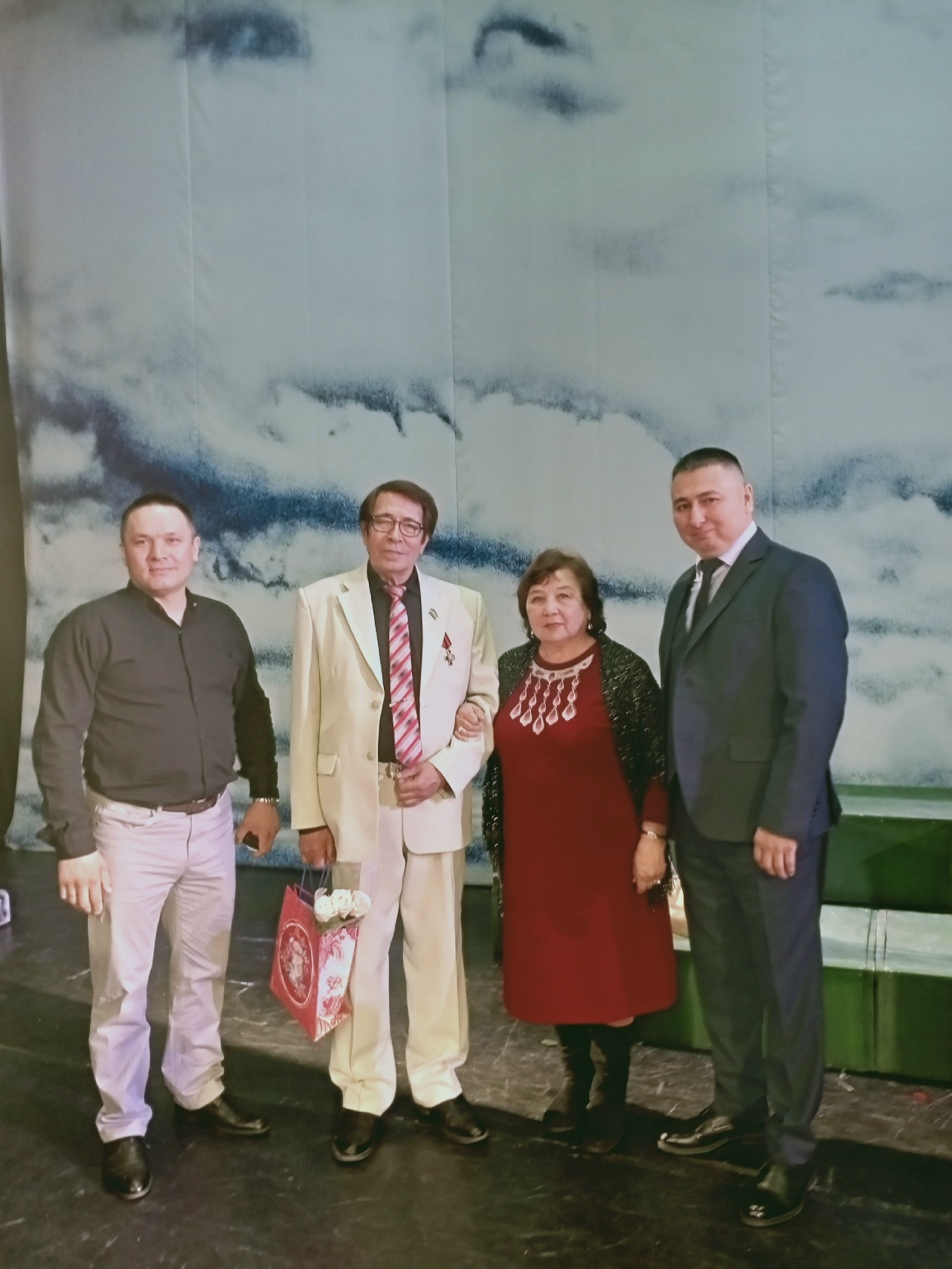 Ҡәләмдәште оҙаттыҡ