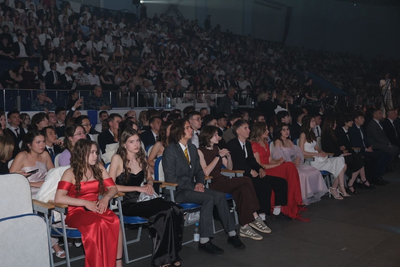 АЛДА ҘУР ТОРМОШ КӨТӘ