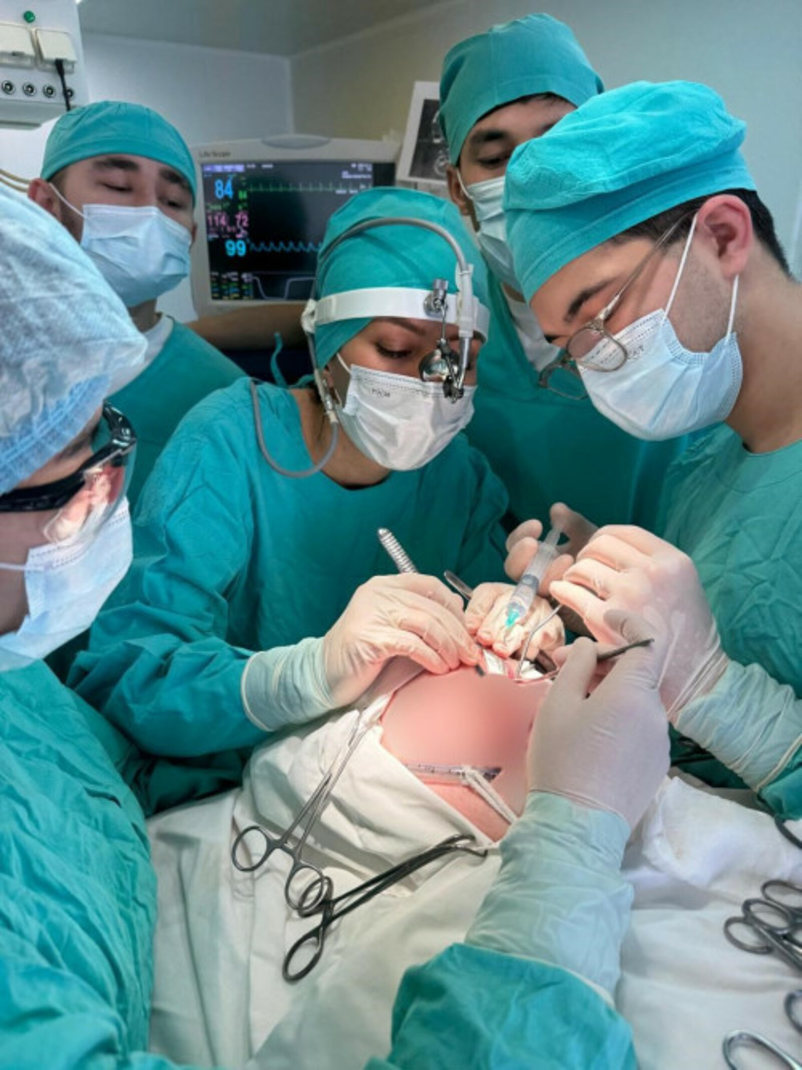 Ученые вместе с уфимскими врачами помогли бойцу СВО восстановить стенки глазницы