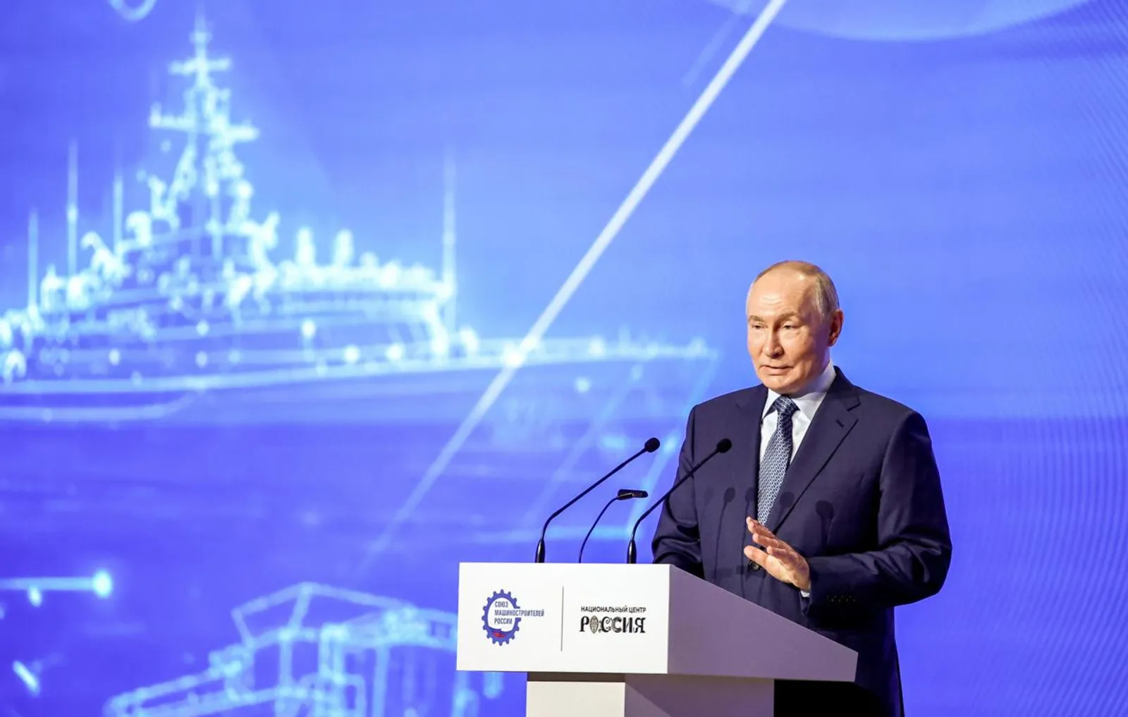 Путин поблагодарил отечественные предприятия за поддержку бойцов СВО