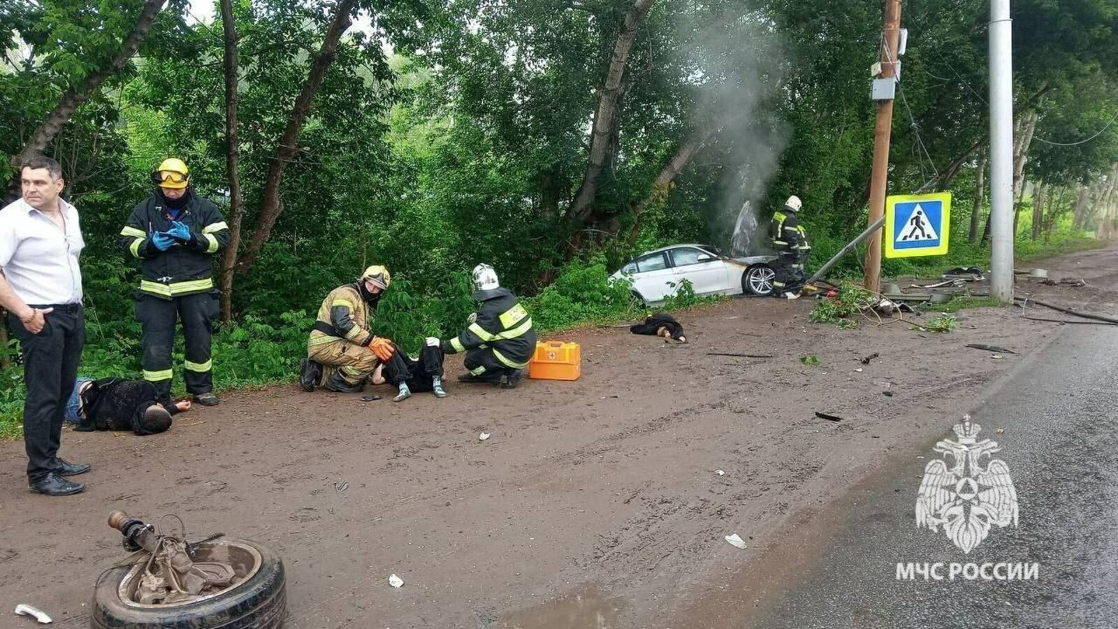 Электр бағанаһына бәрелеп, машина янып киткән