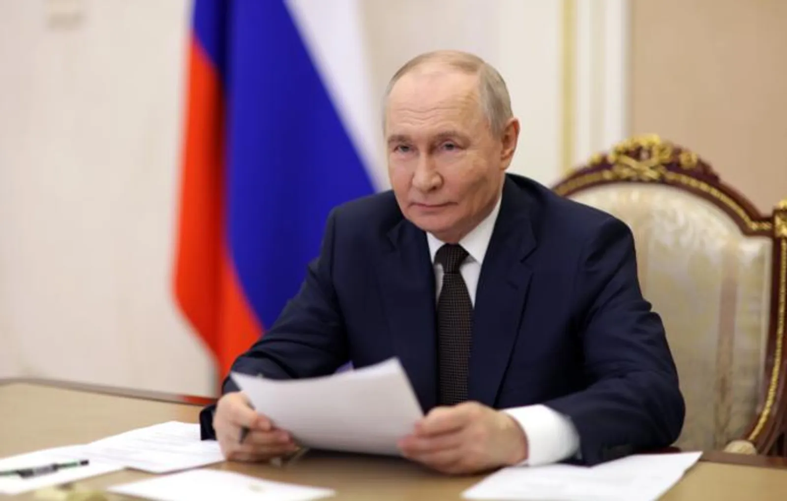 Путин продлил разрешение иностранцам оплачивать российский газ в рублях