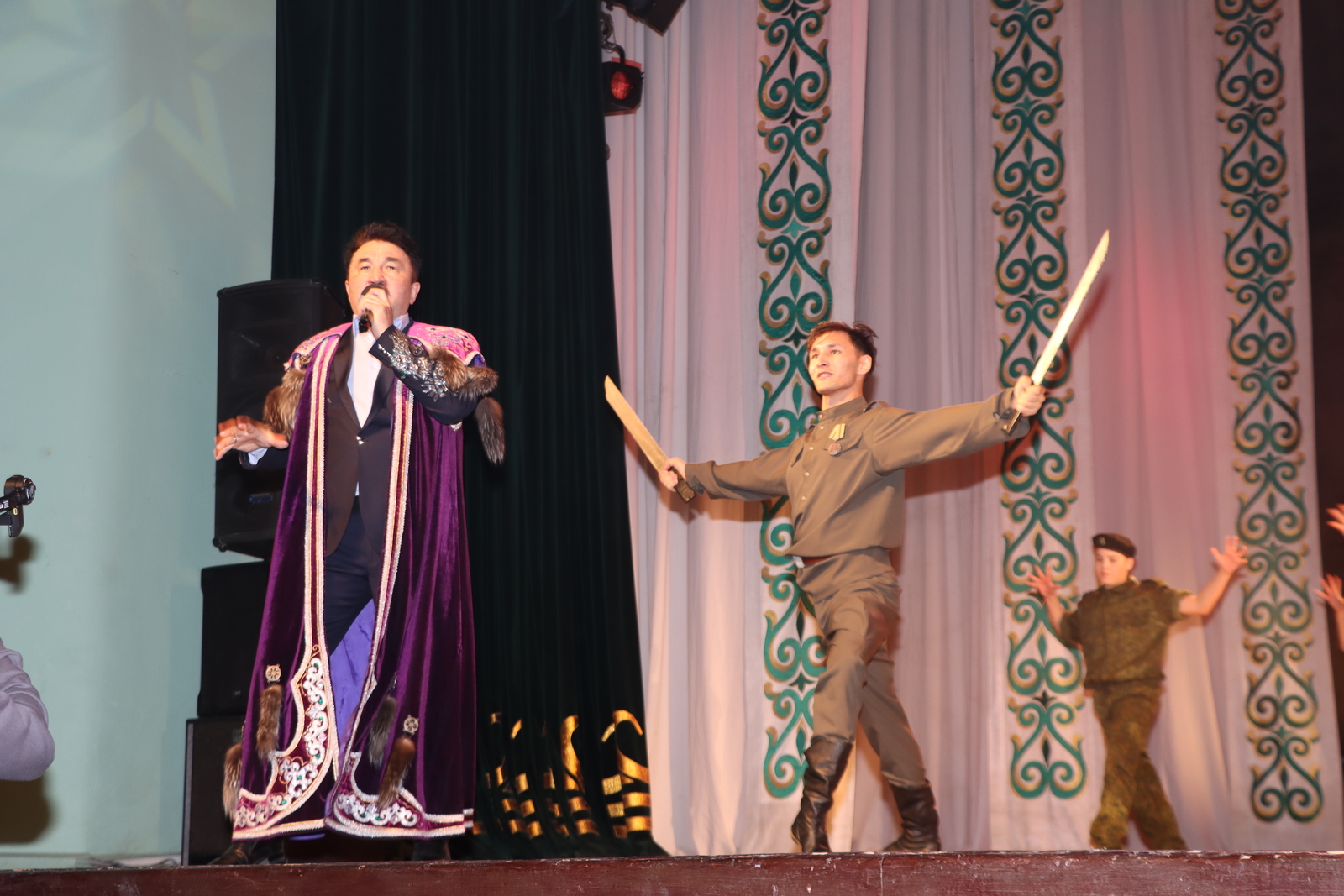 "Ашҡаҙар" гәзитенең юбилей концерт-тамашаһы шаулап-гөрләп үтеп китте