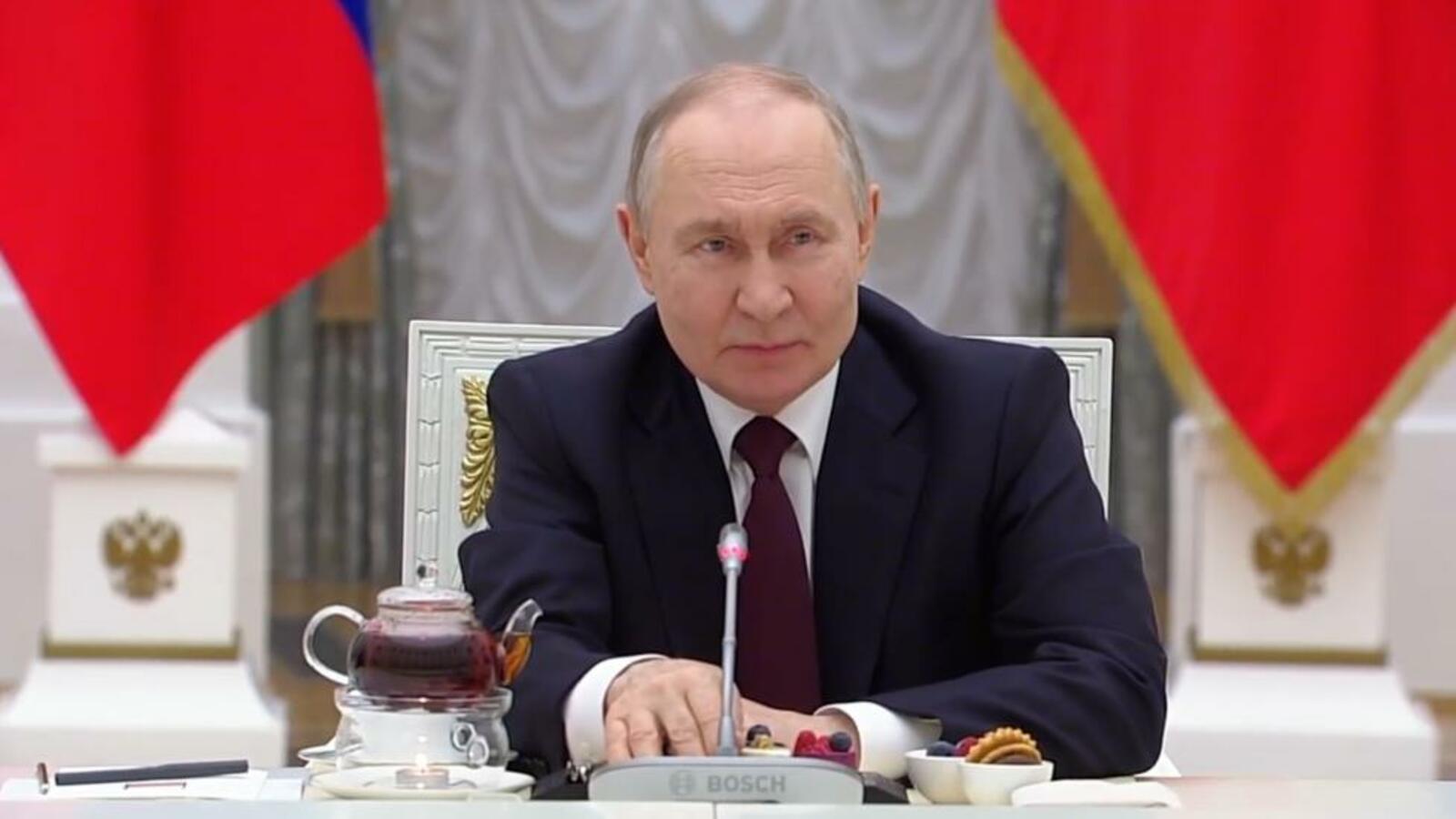 Путин: без сферы связи невозможно эффективно управлять войсками