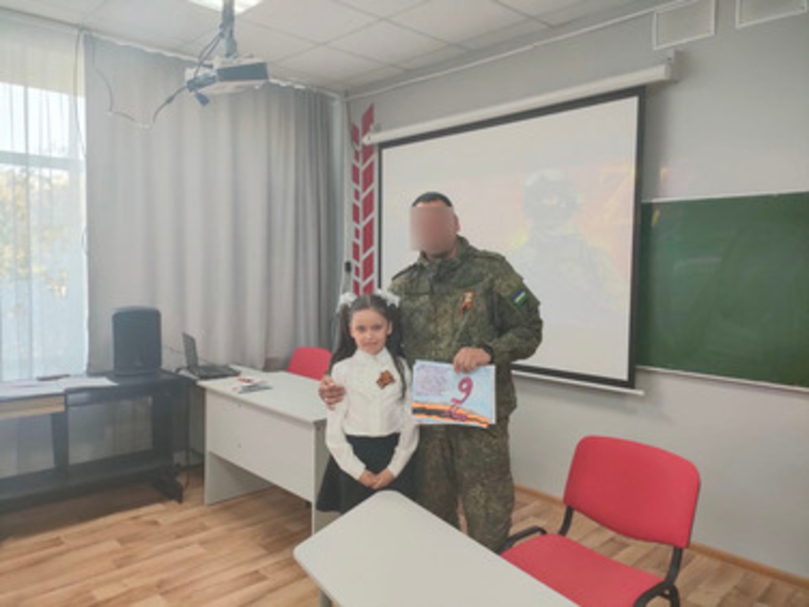 Мобилизованный боец поделился с межгорьевскими школьниками ценностью детских писем солдатам