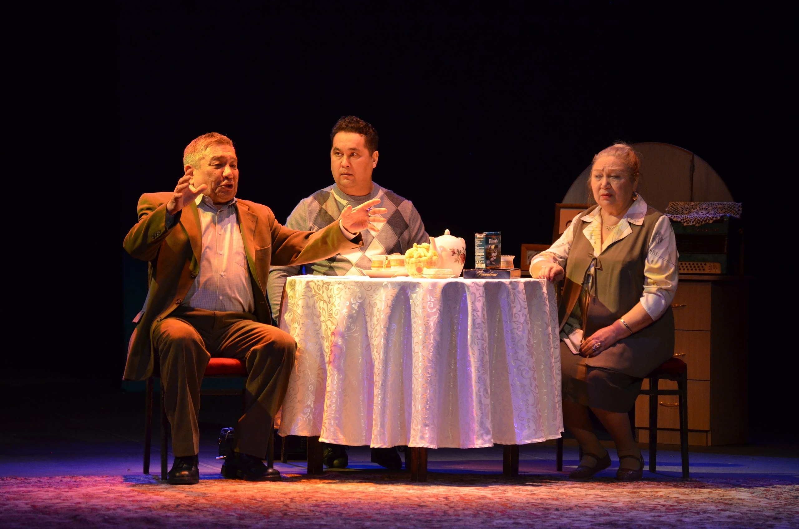 ТЕАТРҒА ТОҒРОЛОҠ