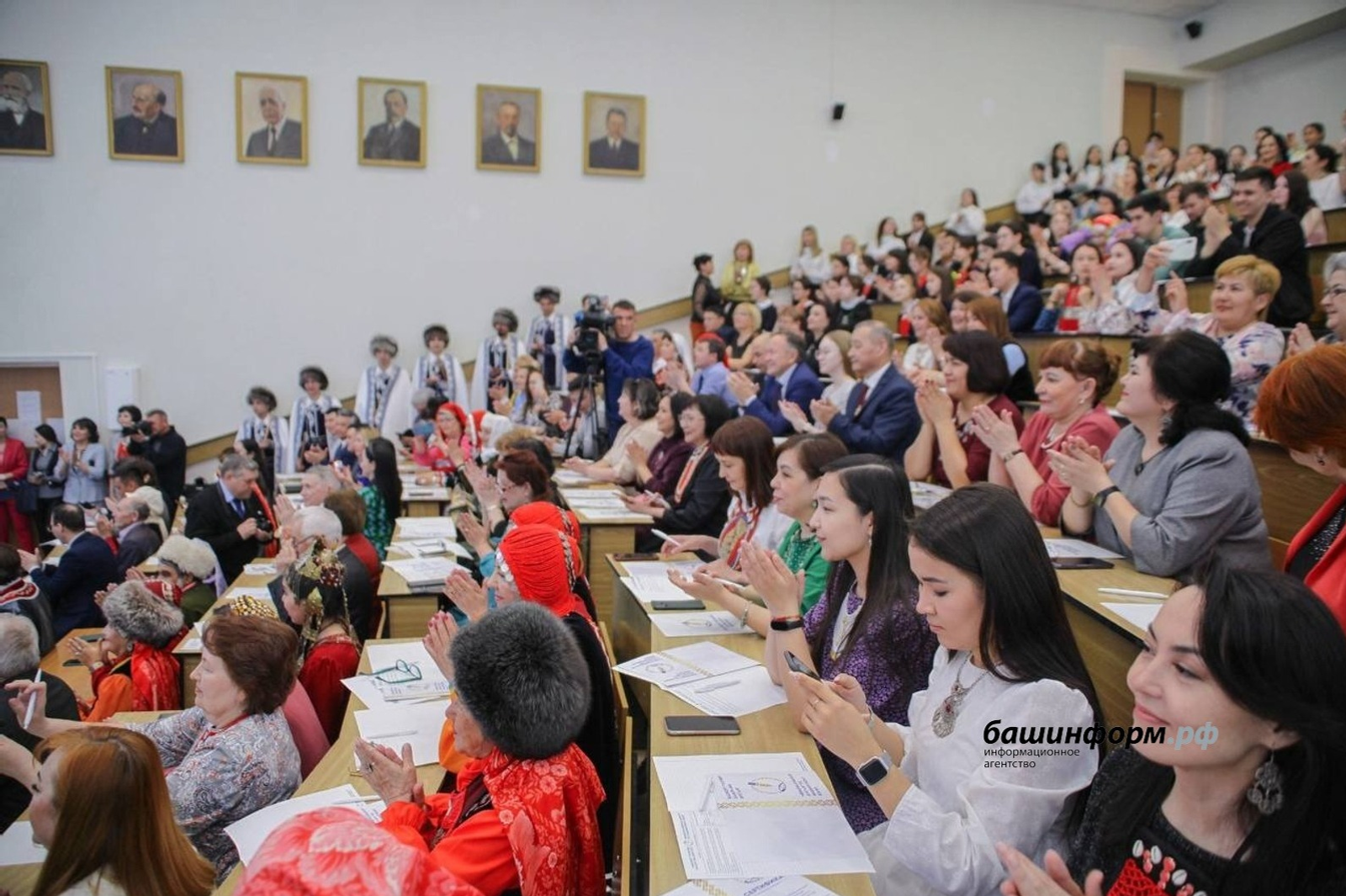 Башҡортса диктант: халыҡ башланғысы нисек тел һәм рух байрамына әүерелде